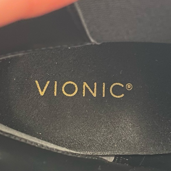 Vionic Truckee Black Leather Ankle Booties weather proof heeled boots size 9 EUC - Picture 7 of 15